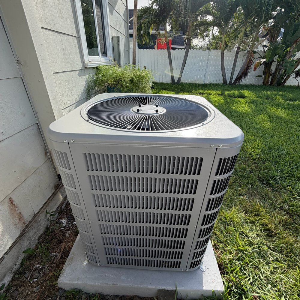 Technician diagnosing failed air conditioner during a hot afternoon at a Florida home